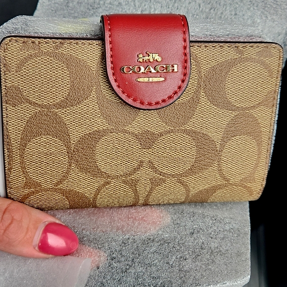 Brand New Coach wallet signature logo leather new! Cranberry Red New - Picture 1 of 11